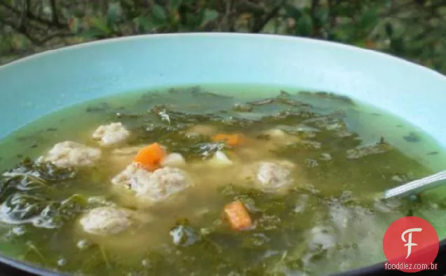 Minestra (sopa de escarola e almôndegas pequenas)