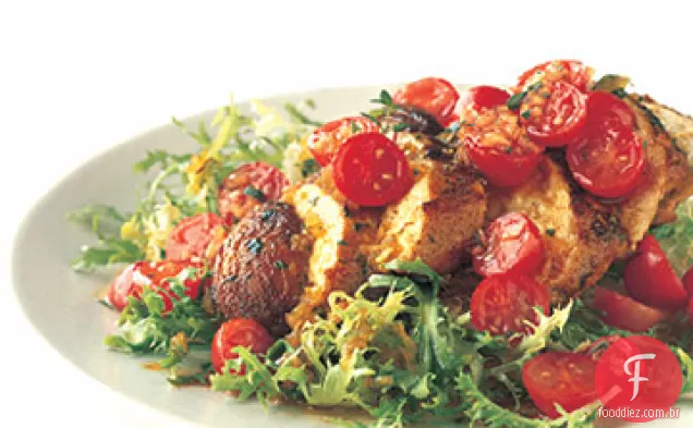 Frango salteado com vinagrete de tomate e açafrão em Frisée