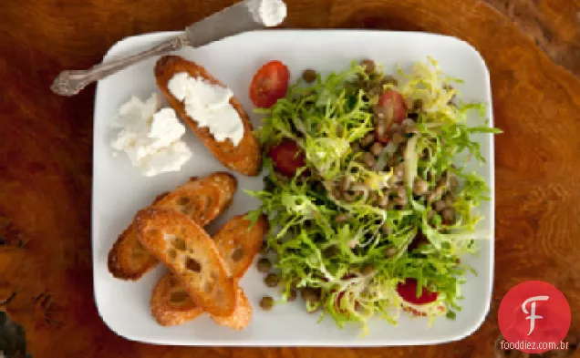 Salada de lentilha com receita de Crostini de queijo de cabra