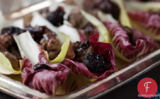 Endive com pâte de fígado de galinha e marmelada de cereja seca
