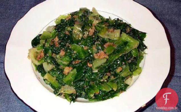 Escarole com alho e migalhas de pão