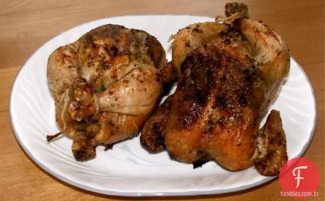Galinhas Grelhadas Da Cornualha Com Manteiga De Gengibre