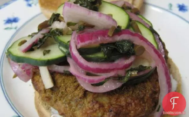 Hambúrgueres De Frango Tandoori Com Pepinos Cunhados