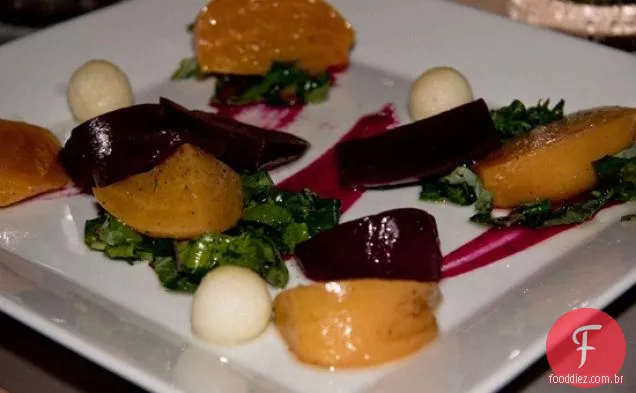 Salada De Beterraba, Maçã E Laranja Empilhada Energizante