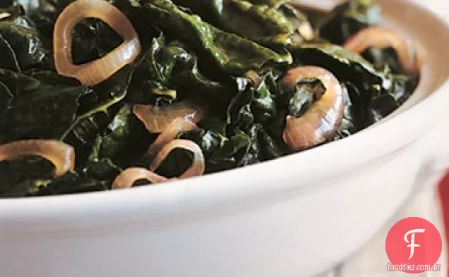 Couve Toscana com cebola caramelizada e vinagre de Vinho Tinto