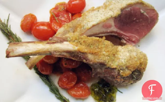 Rack De Cordeiro com crosta de Dijon e tomate cereja de alecrim