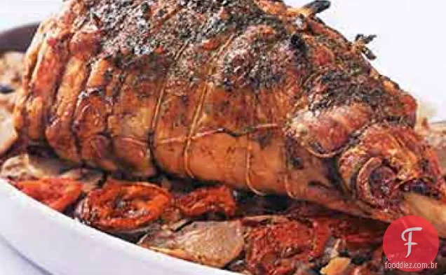 Perna de cordeiro assado em batata, berinjela e tomate Tian