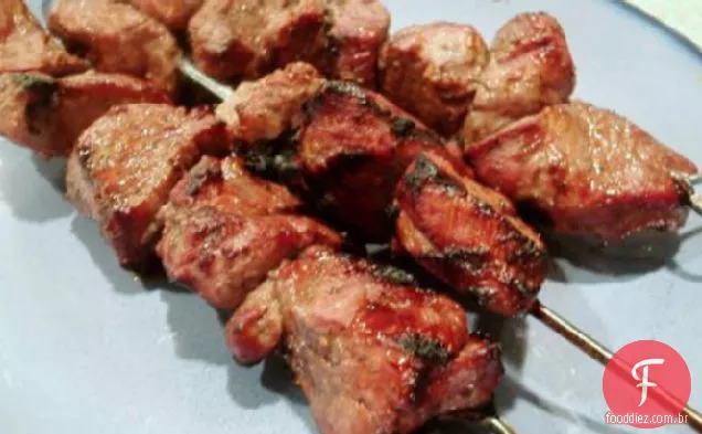 Kebabs do Cordeiro do Kiwifruit do BBQ