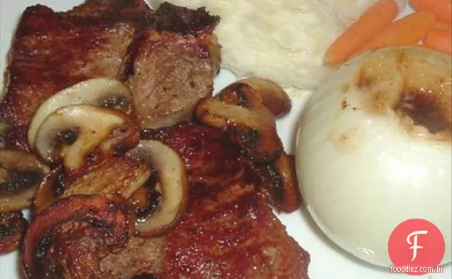 Costeletas de cordeiro no churrasco (estilo grego)