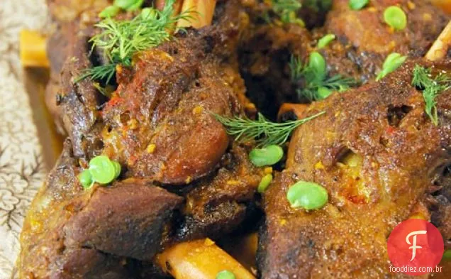 Canelas de cordeiro com arroz e feijão Fava