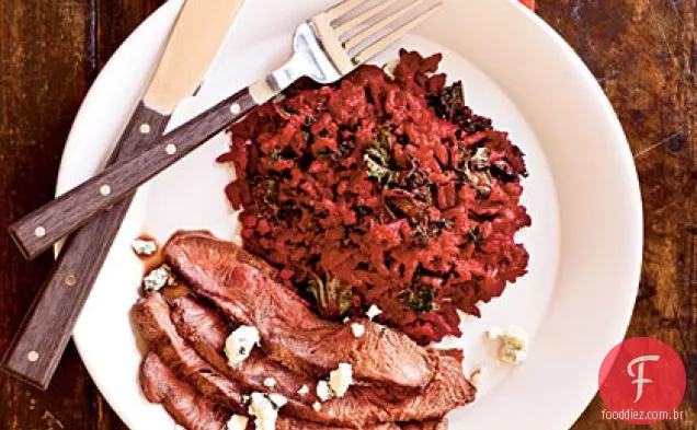 Bifes de Flatiron grelhados com risoto de couve e beterraba