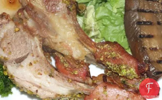 Rack De Cordeiro com pistache Pesto, vale a pena o esforço!