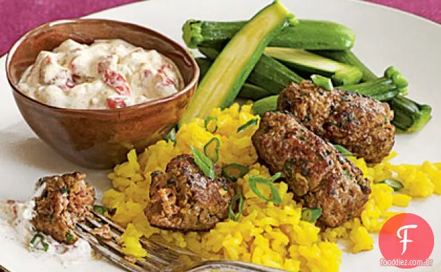 Kofta de cordeiro rápido com molho de iogurte Harissa