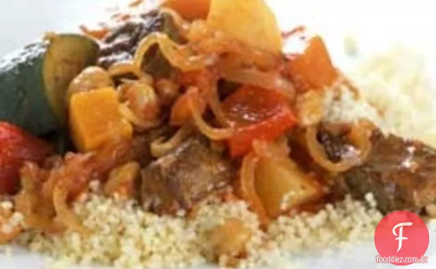 Cuscuz com ensopado de cordeiro