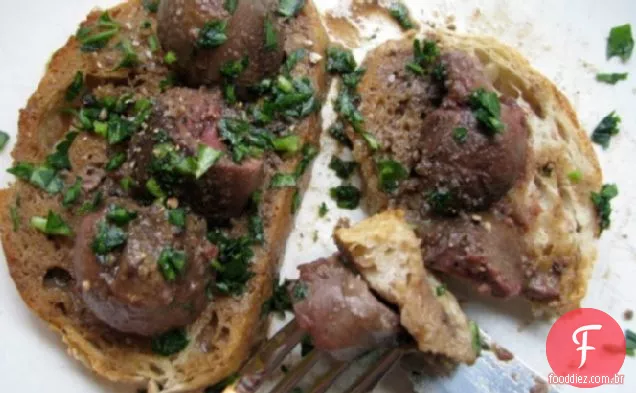 Brunch de domingo: rins Deviled no brinde