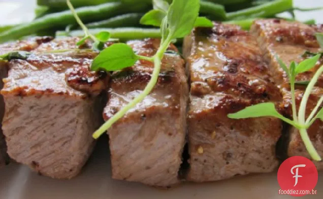 Brochettes de cordeiro tenros com tomilho e Haricots Verts