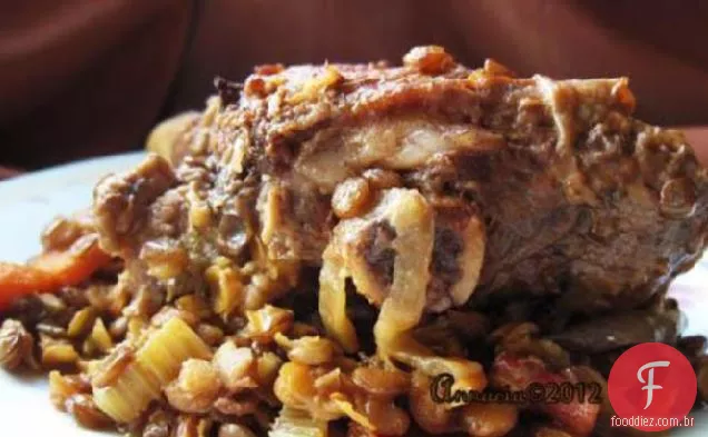 Patas De Cordeiro Cozidas Lentamente Com Ragu De Lentilha