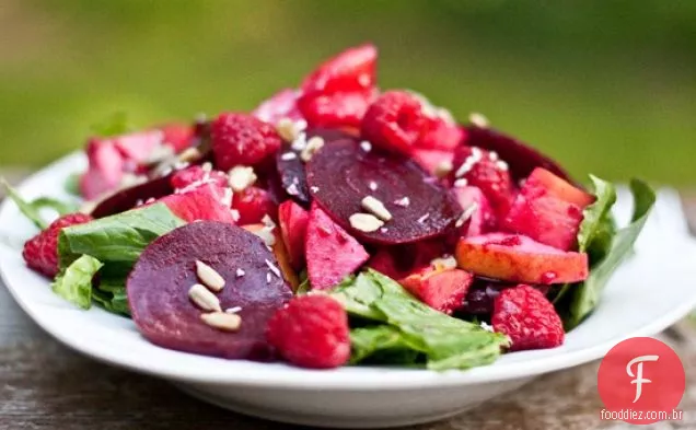 Salada De Beterraba, Maçã E Laranja Em Um Vinagrete De Framboesa Caseiro