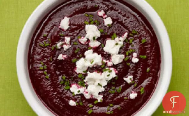 Sopa de beterraba com cheiro de laranja com cebolinha