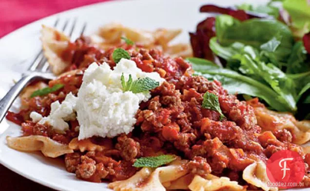 Farfalle com ragu de cordeiro, Ricota e hortelã