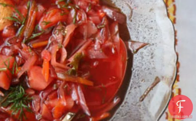 Borscht de frango e vegetais