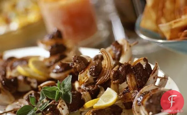 Shish Kebabs com cebola e melaço de romã