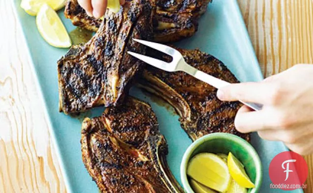 Costeletas de cordeiro grelhadas com Pimentón Rub
