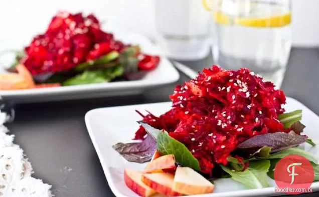 Salada Crua Limpa Da Beterraba, Da Cenoura, & Da Maçã Da Mola