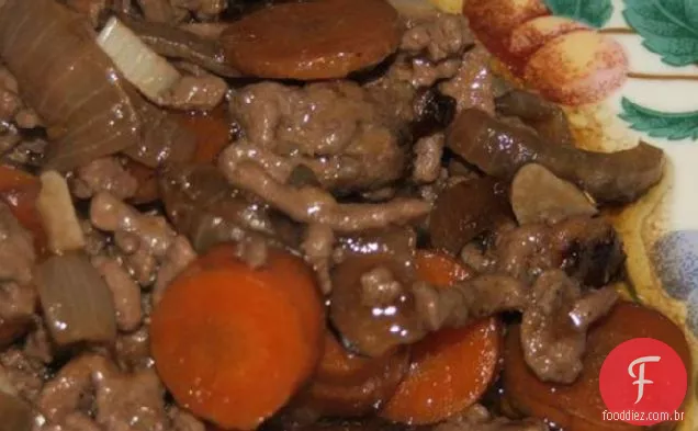 Deliciosa Caçarola De Cordeiro, Alecrim E Vinho Tinto