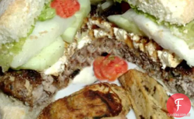 Feta e menta hambúrgueres de cordeiro (pan Fry ou churrasco)