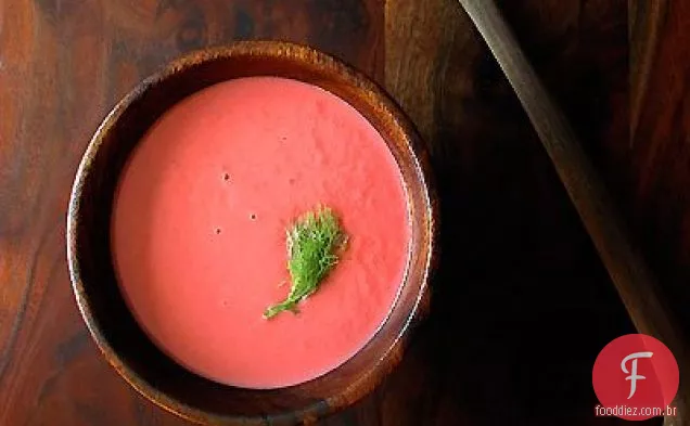 Sopa Gelada De Beterraba E Erva-Doce Com Queijo Snøfrisk Norueguês
