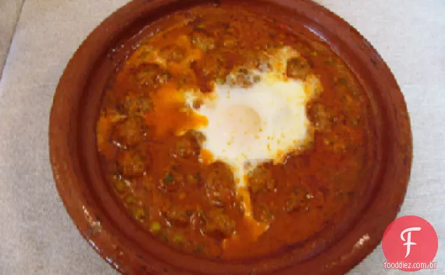 Estação de ônibus Kefta com ovo e tomate