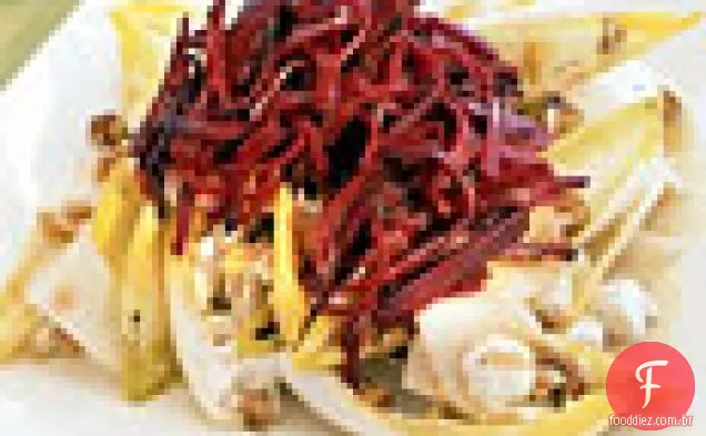 Salada de beterraba em conserva e Endívia com queijo de cabra e nozes