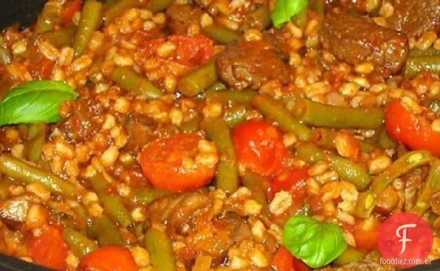 Ensopado de cordeiro e feijão verde com espelta (farro)