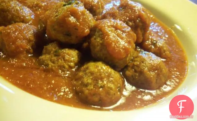 Almôndegas marroquinas em molho de tomate