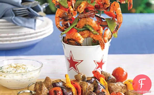 Kebabs de cordeiro com molho de iogurte