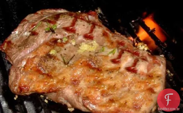 Churrasco ou perna temperada assada de cordeiro