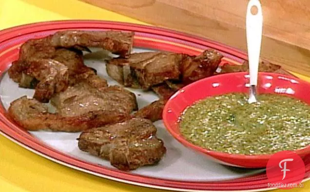 Costeletas de cordeiro com molho de hortelã e mostarda