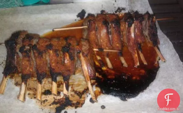 Rack De Cordeiro com molho de coentro e hortelã