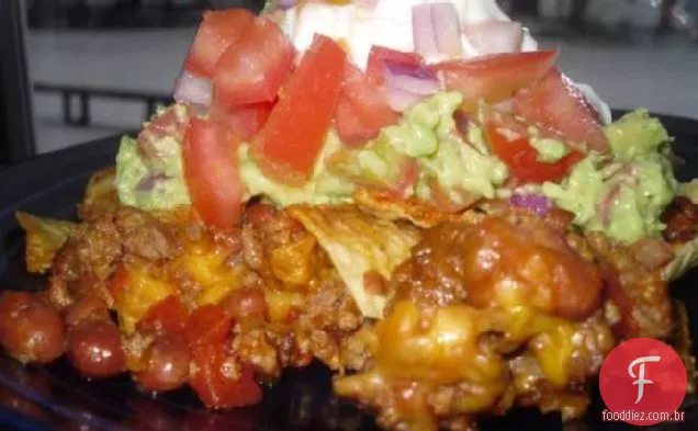 Nachos de cordeiro e feijão com salsa Fresca