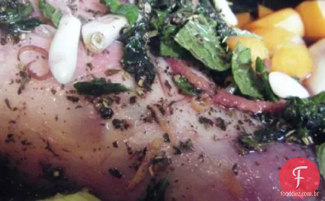 Cordeiro assado com ervas de vinho tinto e Veg