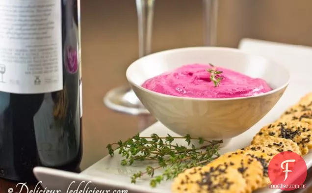 Molho De Beterraba, Tomilho E Queijo Feta Com Grão De Bico E Bolachas De Gergelim Preto