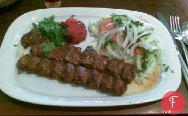 Kebabs De Cordeiro Com Vidro De Mel
