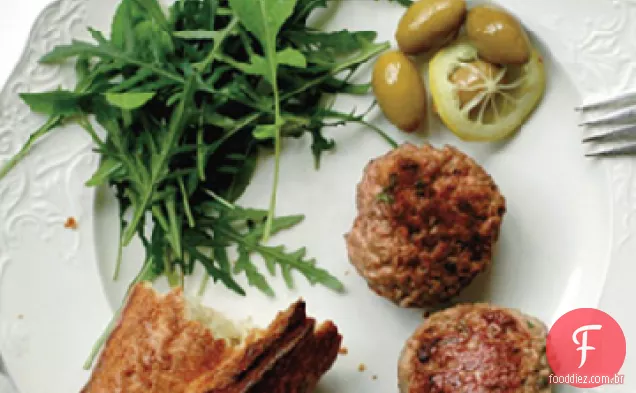 Rissóis de Linguiça de cordeiro com hortelã fresca, queijo Feta e alho