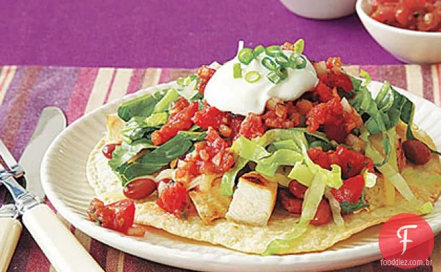 Frango e feijão vermelho Tostadas