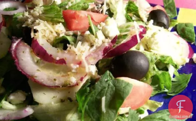 A famosa salada grega de Kittencal