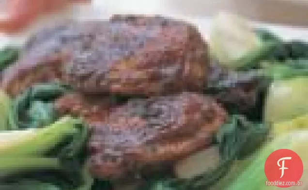 Frango assado com soja e gengibre e bok Choy