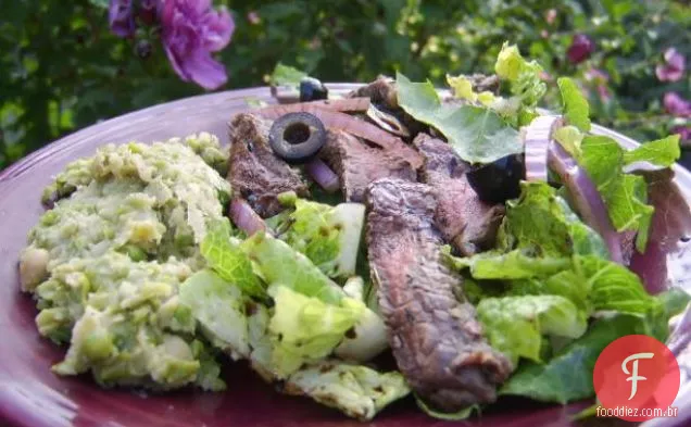 Salada de rosbife sem cozimento com queijo de cabra e balsâmico
