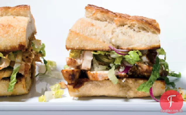 Sanduíches de frango com Chiles, queijo e Slaw Romaine