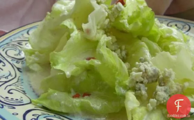 Corações de Iceberg com vinagrete de queijo azul